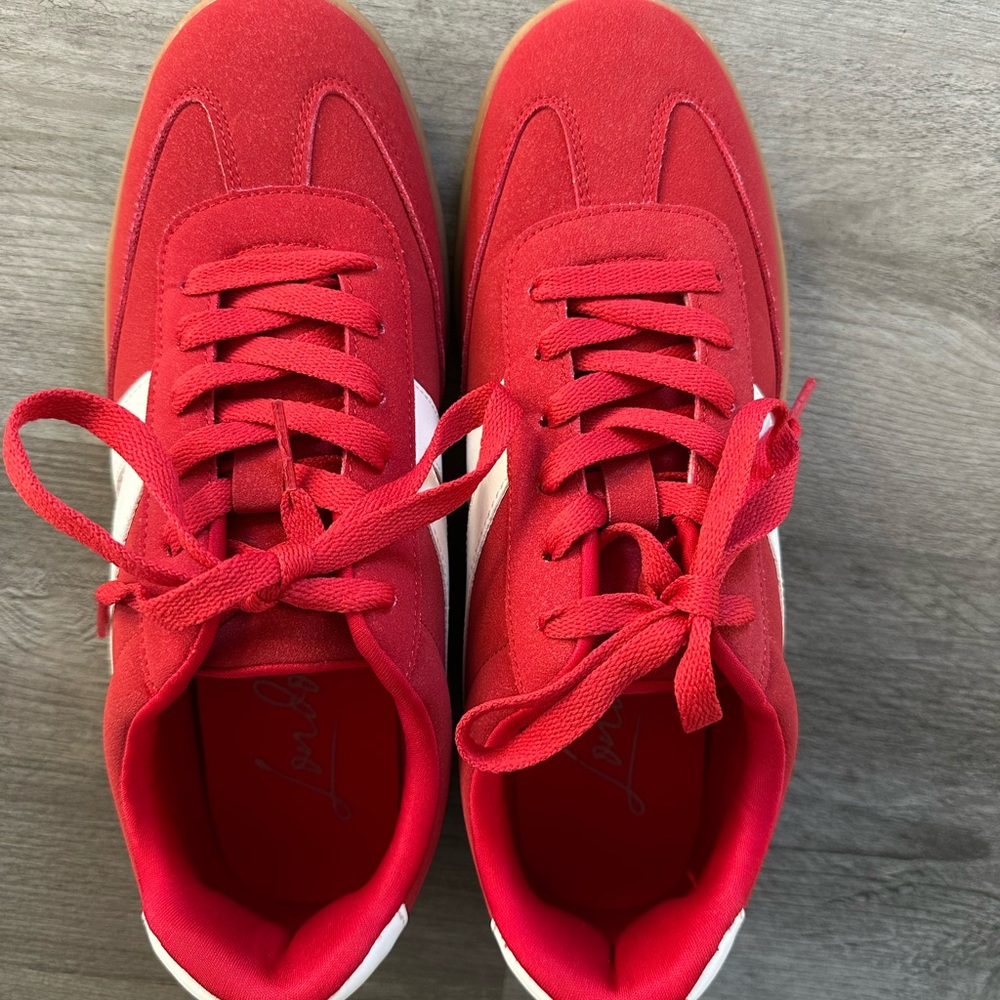 ✨NEW London Rag Red Suede Sneakers